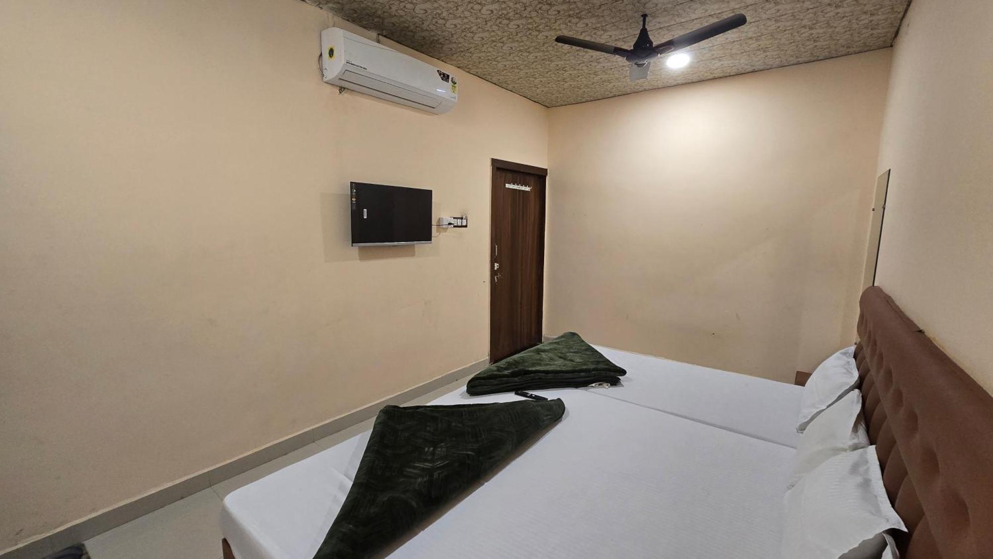 Hotel Maheshwari Green'S Ujjain Exterior photo
