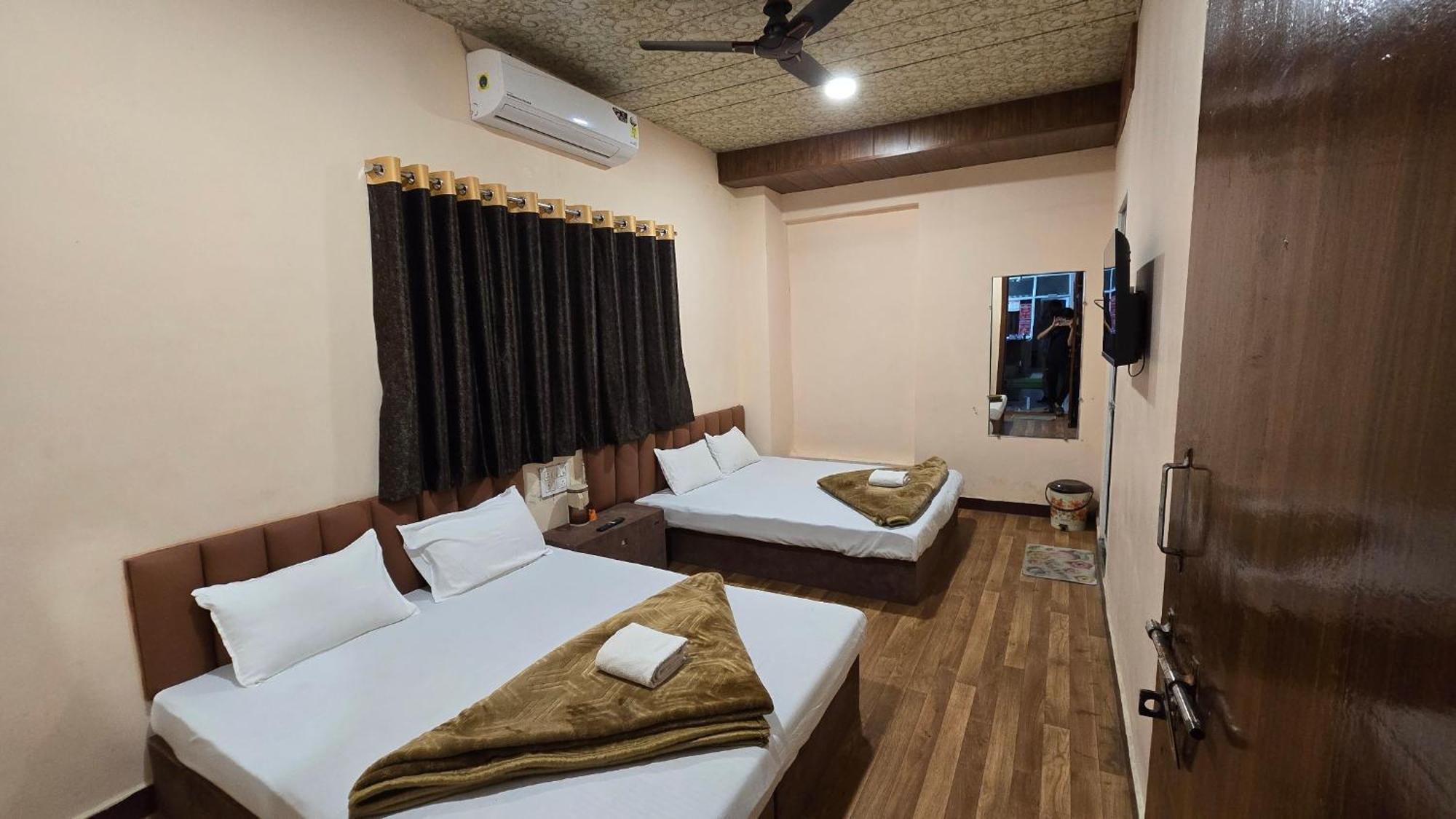 Hotel Maheshwari Green'S Ujjain Exterior photo