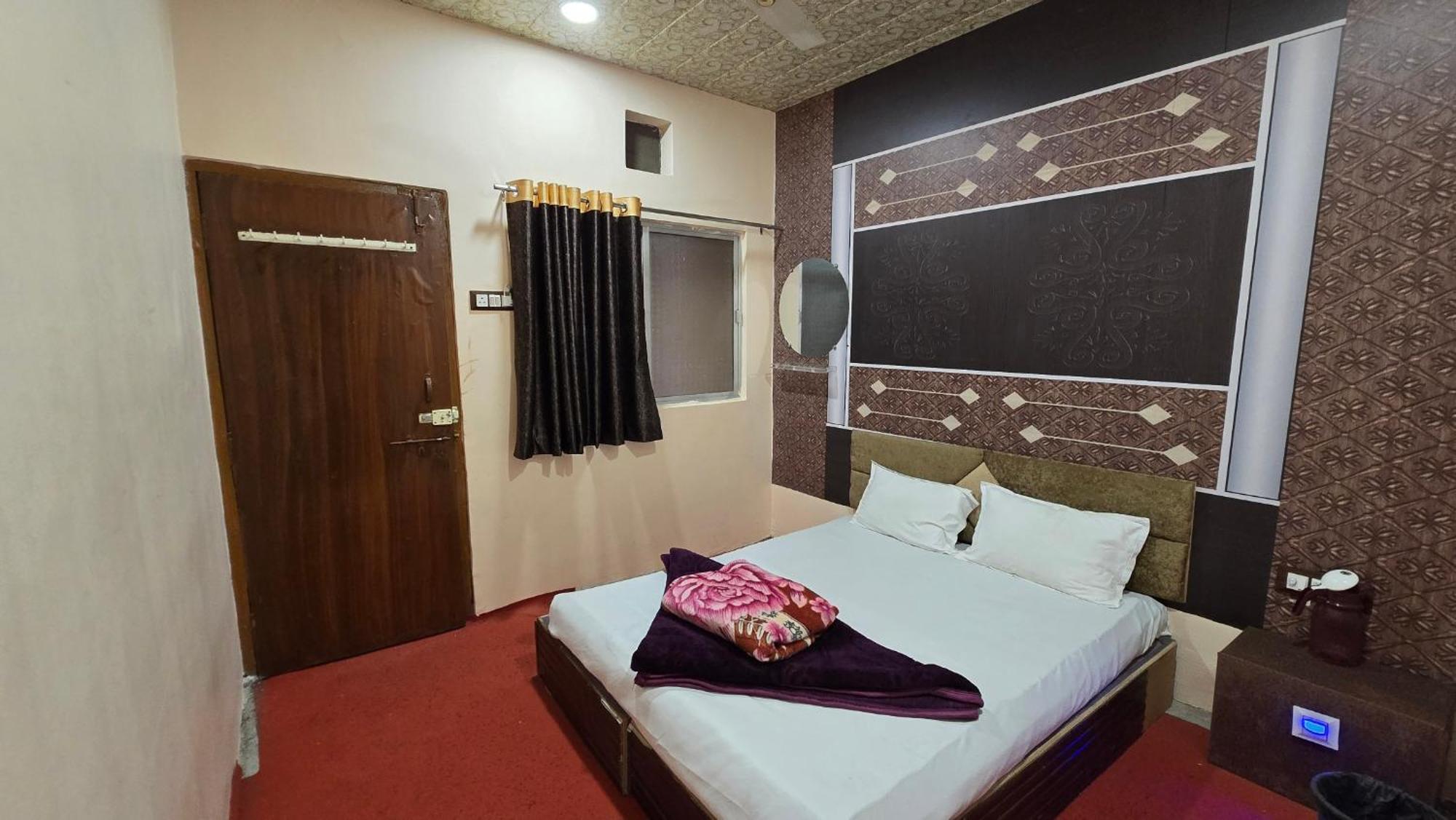 Hotel Maheshwari Green'S Ujjain Exterior photo