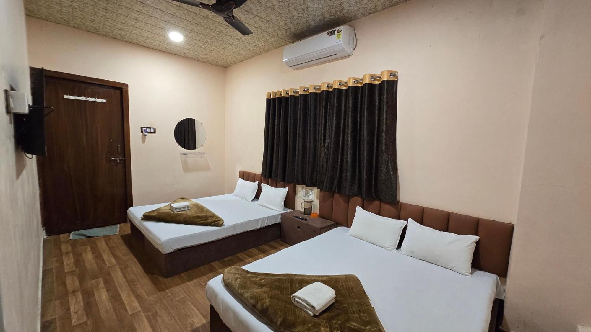 Hotel Maheshwari Green'S Ujjain Exterior photo