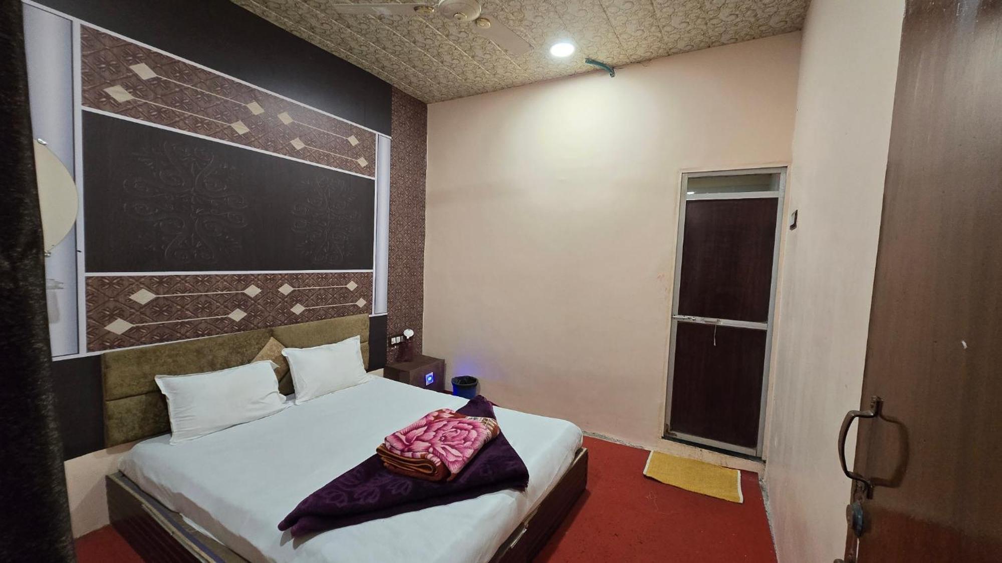 Hotel Maheshwari Green'S Ujjain Exterior photo