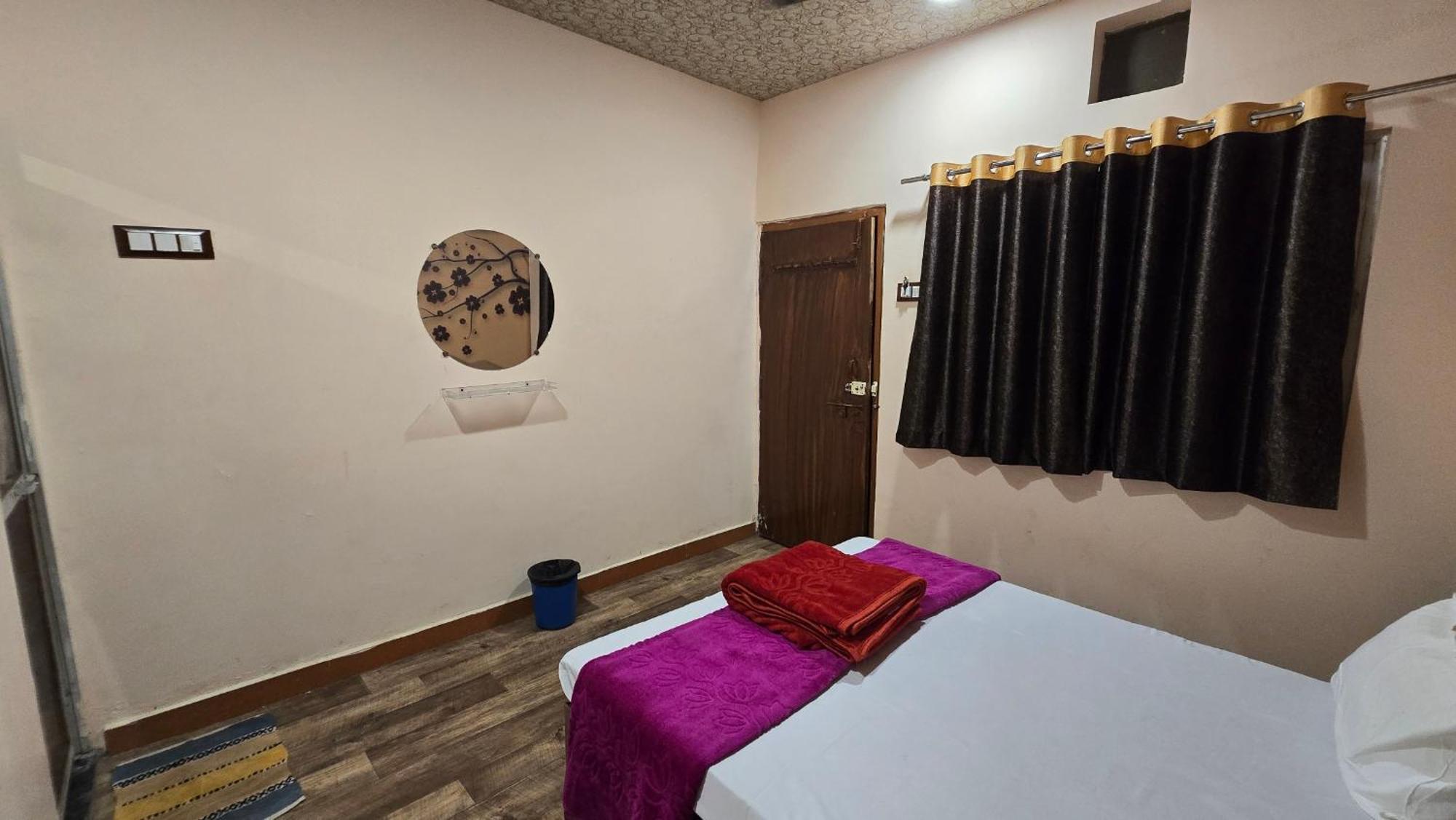 Hotel Maheshwari Green'S Ujjain Exterior photo