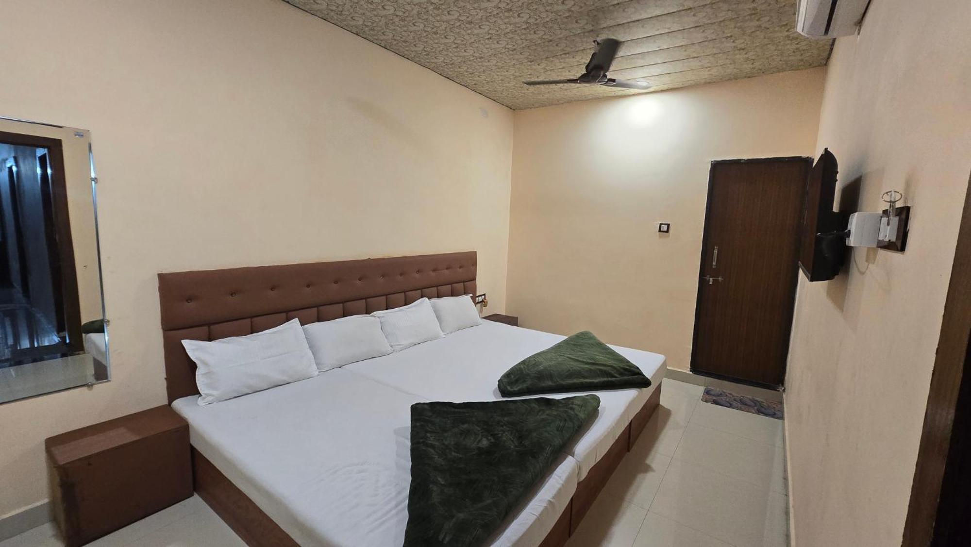 Hotel Maheshwari Green'S Ujjain Exterior photo