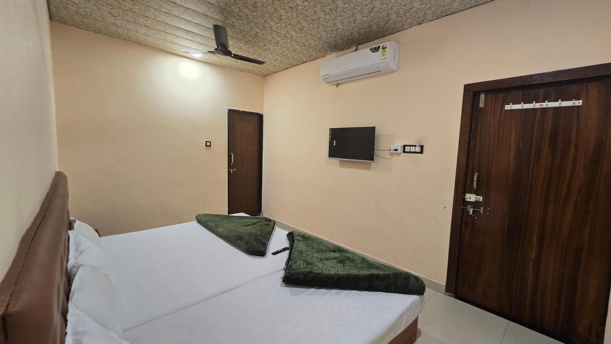 Hotel Maheshwari Green'S Ujjain Exterior photo