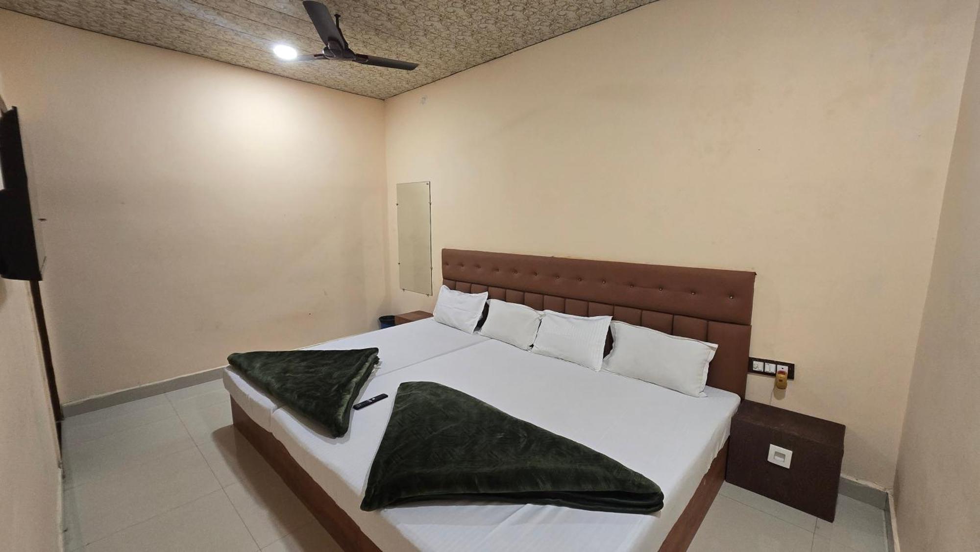 Hotel Maheshwari Green'S Ujjain Exterior photo